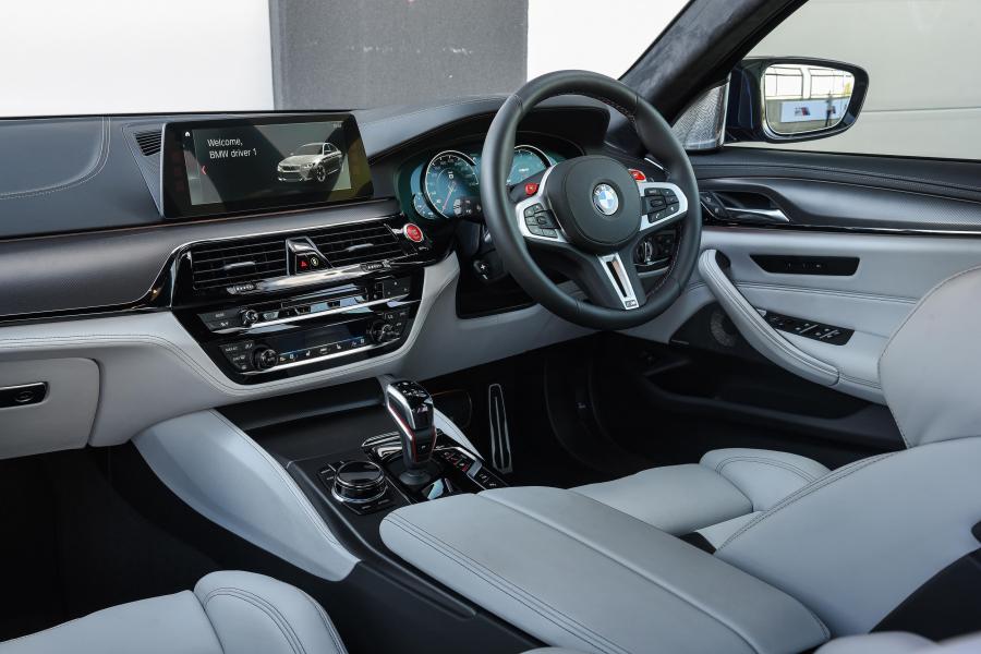 Интерьер BMW M5 (F90) 2018 года  (ZA) (фото 40 из 40)